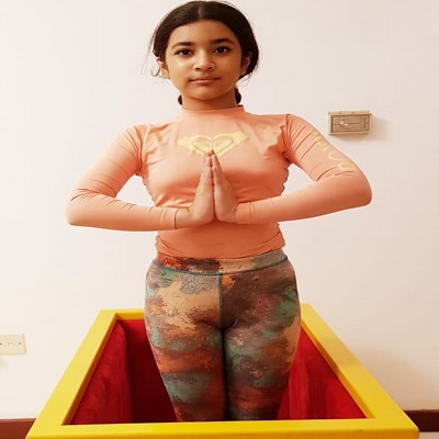 योग की समृद्ध परंपरा का दुबई में परचम फहरानेवाली गोल्डन गर्ल : समृद्धि कालिया