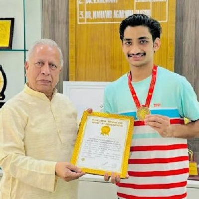 चक्रासन में सबसे तेज़ 100 मीटर दूरी तय करके रचा विश्व कीर्तिमान: कमल शर्मा